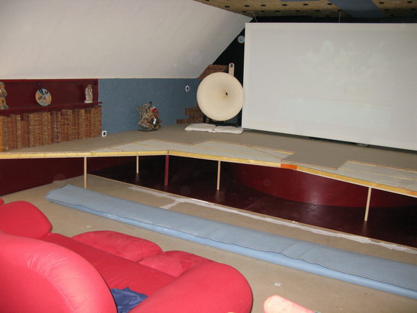 [Image: stand_horn_didier-561ac29.jpg]